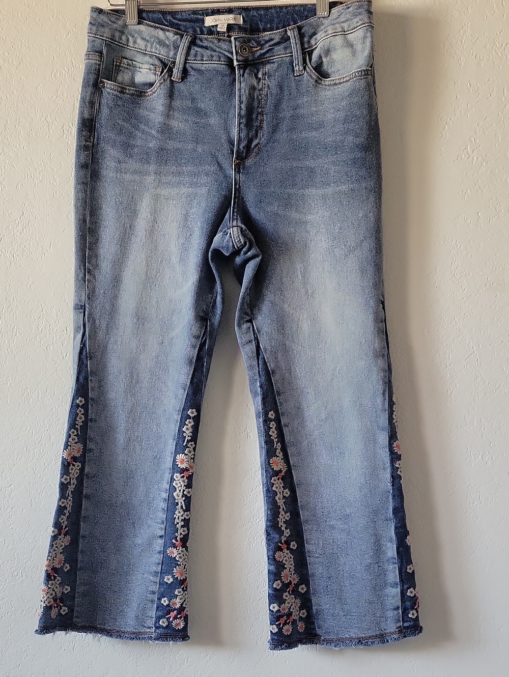John Mark Jeans Sz 8Floral Embroidery Cropped Stretch Boho Retro Hippie Artsy